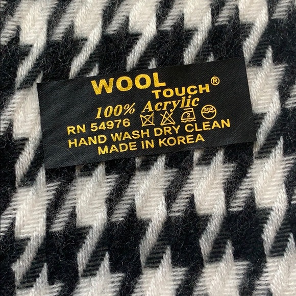 New Houndstooth Acrylic Scarf - Picture 3 of 4